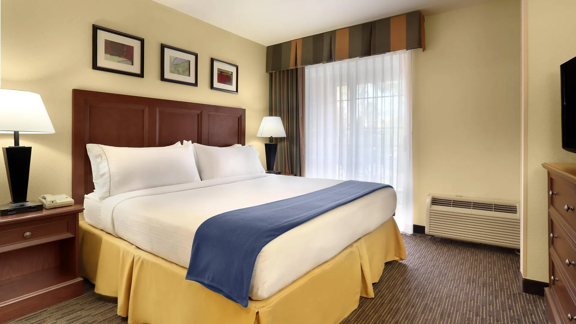 Holiday Inn Express Hotel & Suites Scottsdale - Old Town, An Ihg Hotel Resort